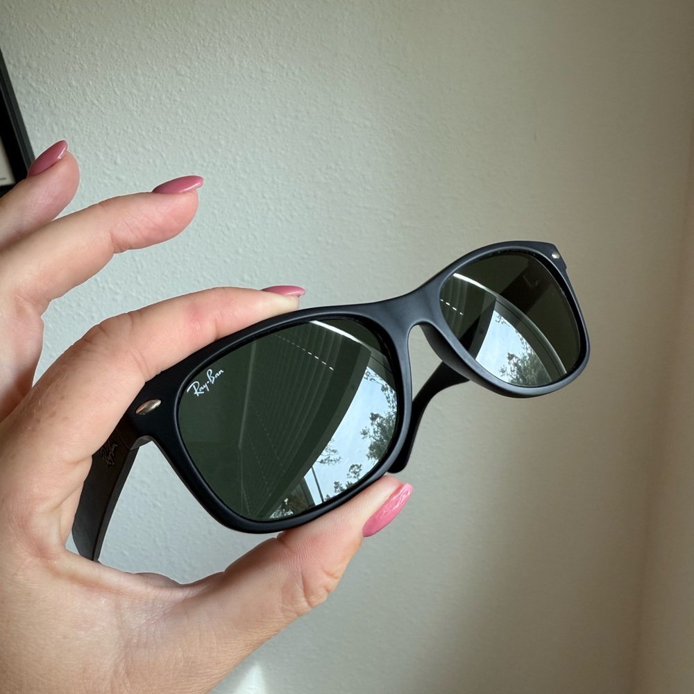 Black Ray-Ban New Wayfarer Sunglasses